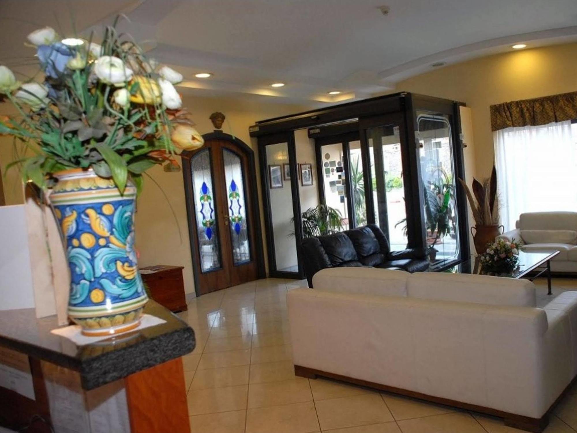 Hotel Scrivano Randazzo Luaran gambar